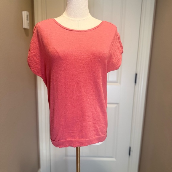 LOFT Tops - LOFT Coral Short Sleeve light weight sweater with twisted back detail